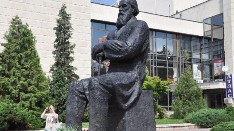 Паметникът на Димитър Благоев в Благоевград Снимка: архив, Булфото