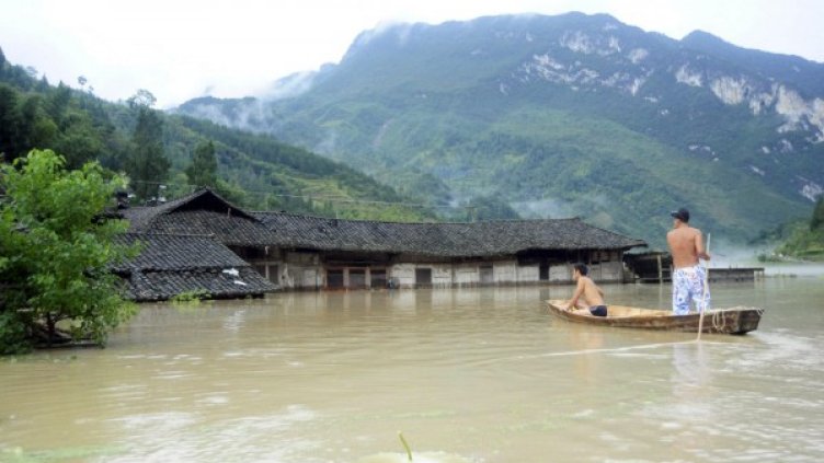 Най-малко 19 загинали след наводнения в Китай