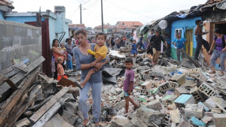 Събарянето на постройките в кв. "Победа". Архив: Булфото