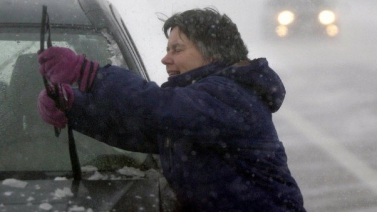 Старите конвенционални чистачки замръзват по-лесно. Снимка: Ройтерс