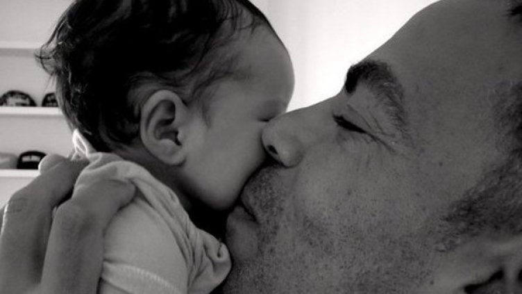 Първата снимка на малката Сиена Мей. Снимка: Twitter/ Ellen Pompeo