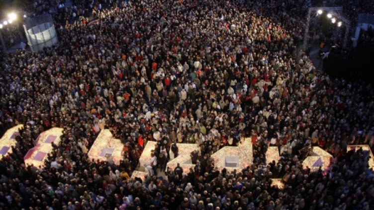 Отбелязване на 20-годишнината от историческата демонстрация. Снимка: архив, Reuters