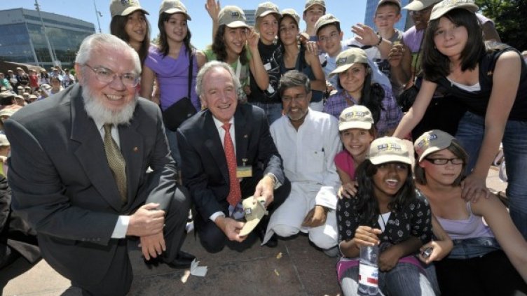 Малала Юсуфзай. Снимка: Reuters
Кайлаш Сатяртхи (третият отляво надясно). Снимка: БТА