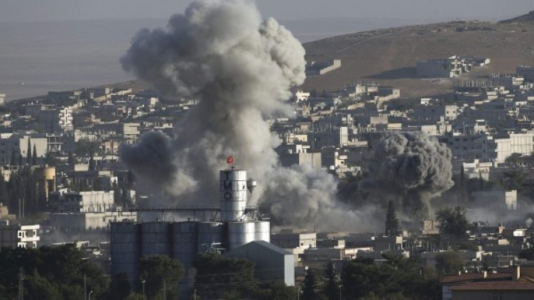 Въздушни удари над сирийския град Кобани. Снимка: Ройтерс