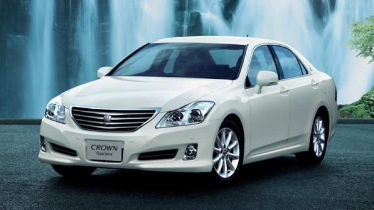 Toyota Crown от 2008 г. Снимка: Toyota