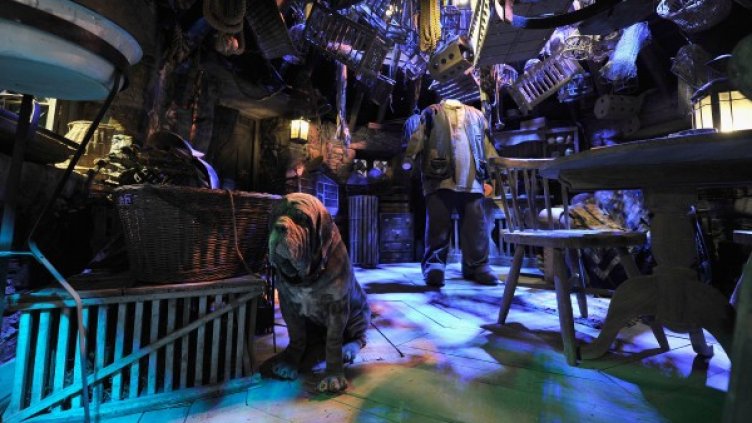 Декори от филмите за Хари Потър - вътрешността на колибата на Хагрид. Снимка: Getty Images