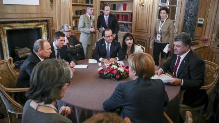 Путин, Порошенко, Оланд и Меркел на една маса. Снимка: Ройтерс