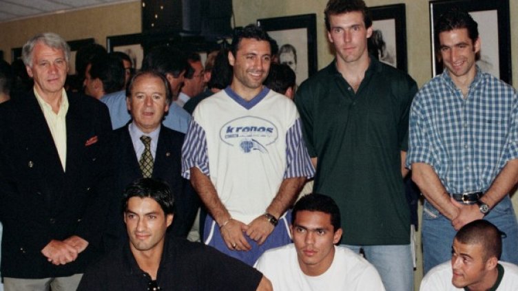 Снимка за историята.  Нунес (вторият прав) в компанията на сър Боби Робсън, Христо Стоичков, Лоран Блан, Хуан Пици, Витор Баия, Джовани и Луис Енрика. Снимка: Reuters