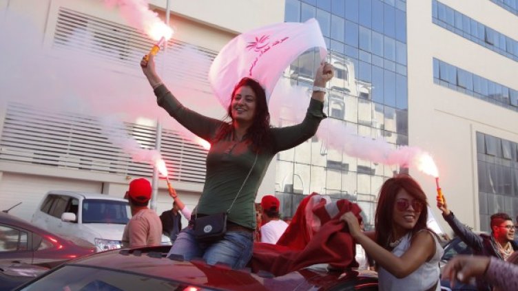 Поддръжници на "Нидаа Тунес" празнуват. Снимка: Reuters