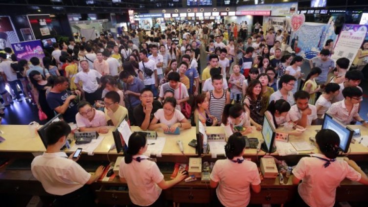 Опашка за билети в китайско кино Снимка: архив, Reuters