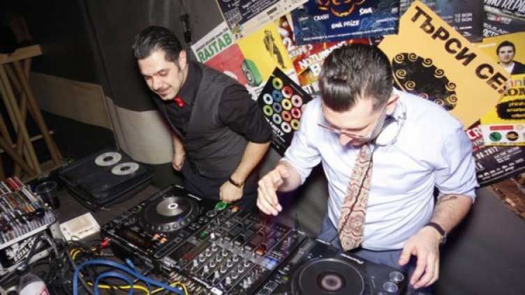 Диджеите от The Smugglers Collective. Снимка: The Smugglers Collective