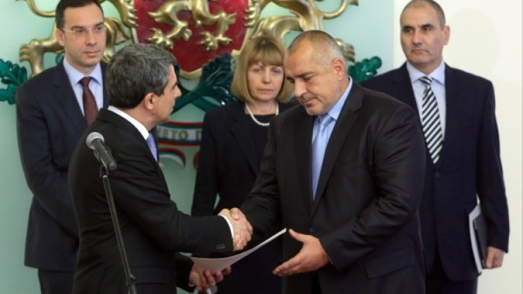 Връчване на мандата. Снимка: БТА