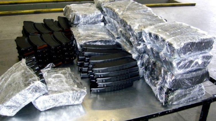 Хванатите бойни пълнители за "Калашников". Снимка Агенция "Митници"