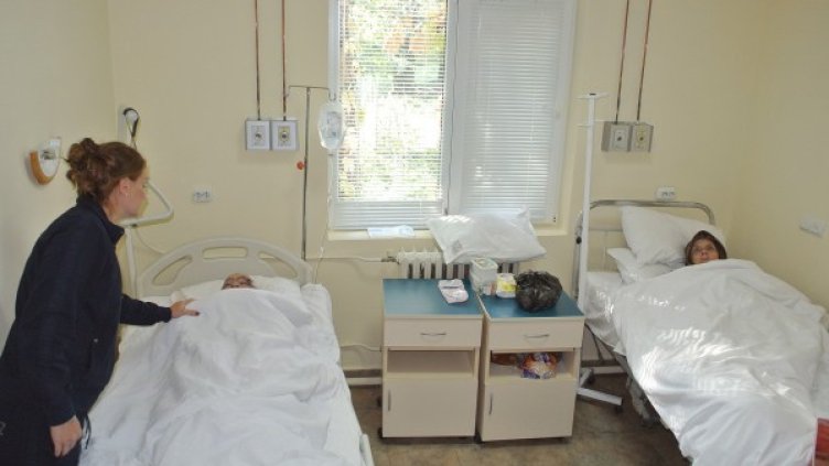 Пострадалите пенсионери бяха настанени в хасковската болница. Снимка: БТА