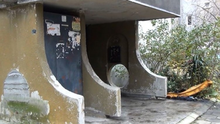 Входът, в който живеел загиналият пловдивчанин. Снимка Dnes.bg