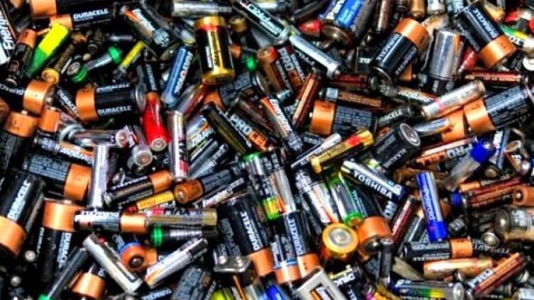 Фалшивите батерии, открити на Капитан Андреево. Снимка Агенция "Митници"