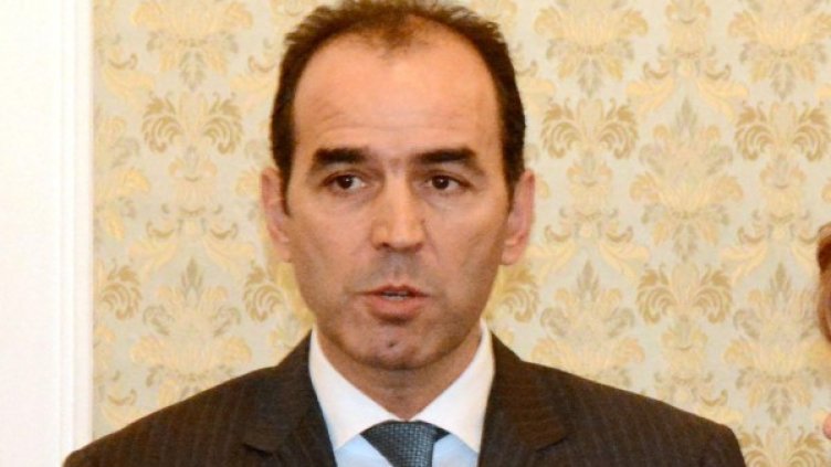 Искров май приел оферта да ходи в Черноморската банка