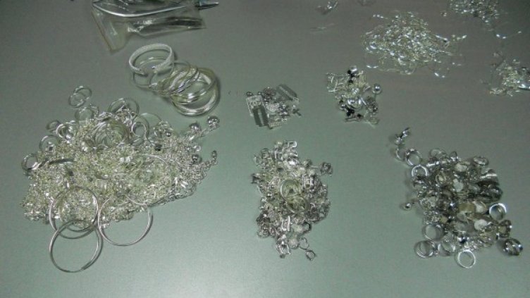 Задържаните бижута на Капитан Андреево. Снимка Агенция "Митници"