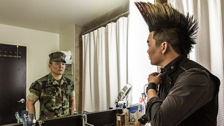 Човекът зад униформата