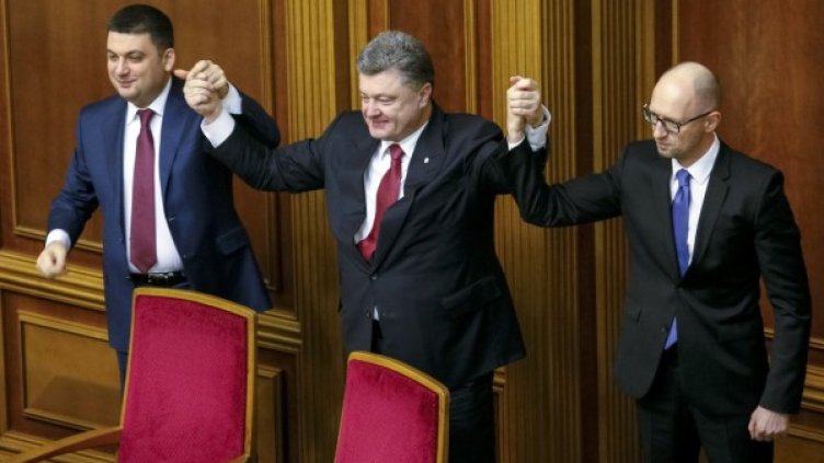 Володимир Гройсман, Петро Порошенко и Арсений Яценюк. Снимка: Reuters
