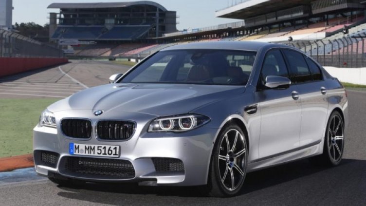 M5 с цвят Pure Metal Silver. Снимка: BMW