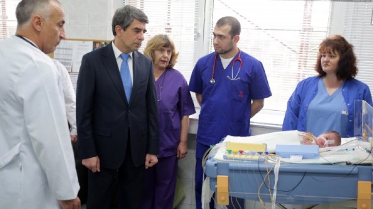 Росен Плевнелиев в Националната кардиологична болница в София. Снимка БТА