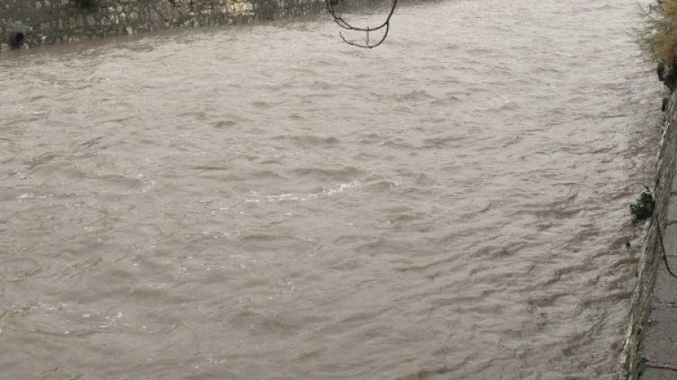 Реката в Хасково след обилните валежи. Снимка БТА