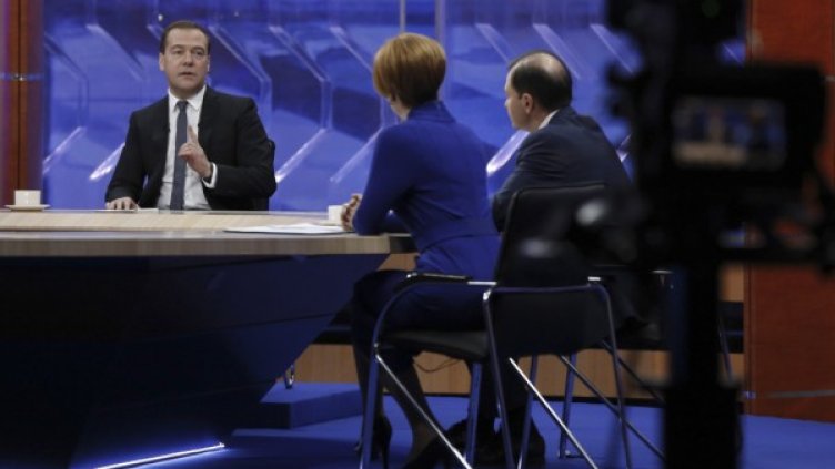 Дмитрий Медведев дава интервюто. Снимка: Reuters