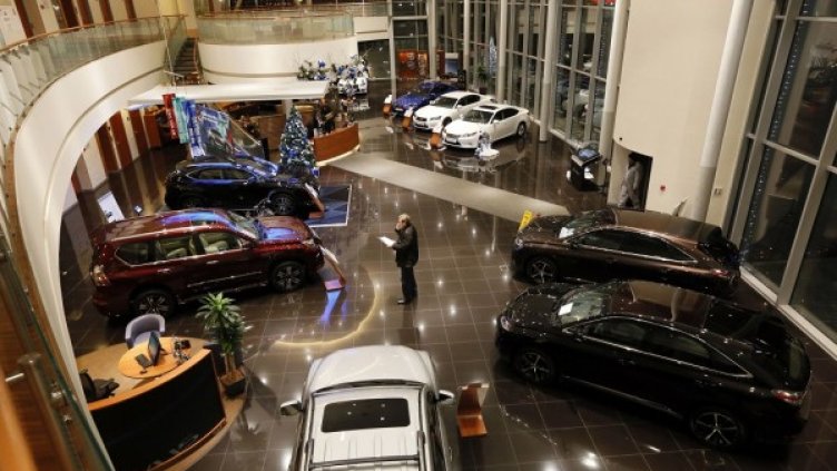 Шоурумите на дилърите на нови коли в Русия останаха затворени за клиенти. Снимка: Ройтерс