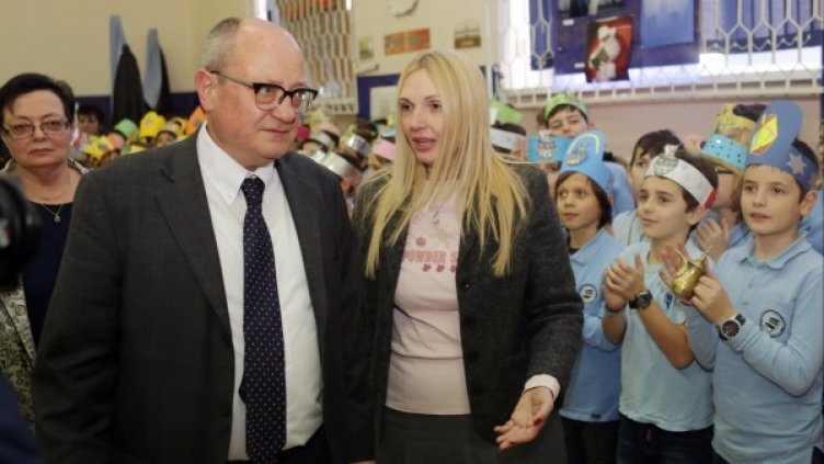 Министър проф.Тодор Танев посети столичното 134-то СОУ "Димчо Дебелянов". Снимка БТА