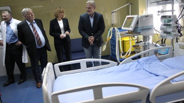 Кметът Йорданка Фандъкова в Пирогов. Снимка БТА