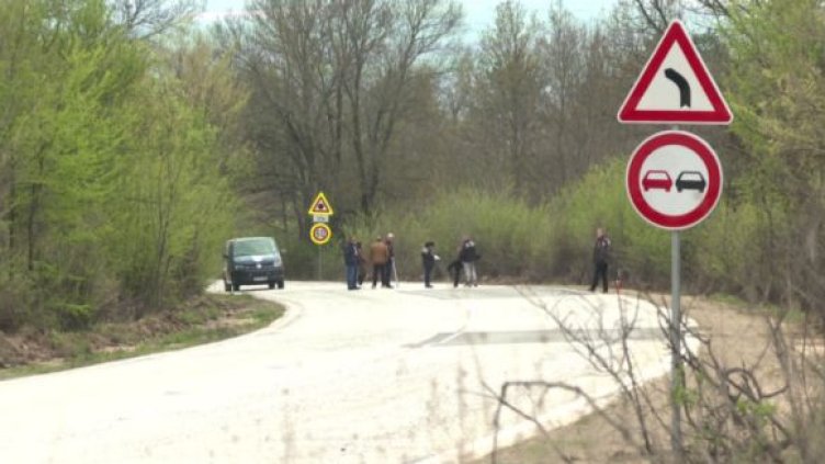 Игра на руска рулетка: Как жителите на Телиш и Радомирци описват пътя, на който загина Сияна