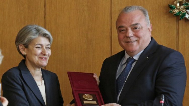 Ирина Бокова и проф. Стати Статев. Снимка: БТА