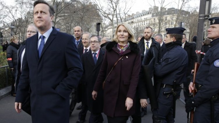 Да извлечем поуки от атентатите във Франция, иска Камерън 
