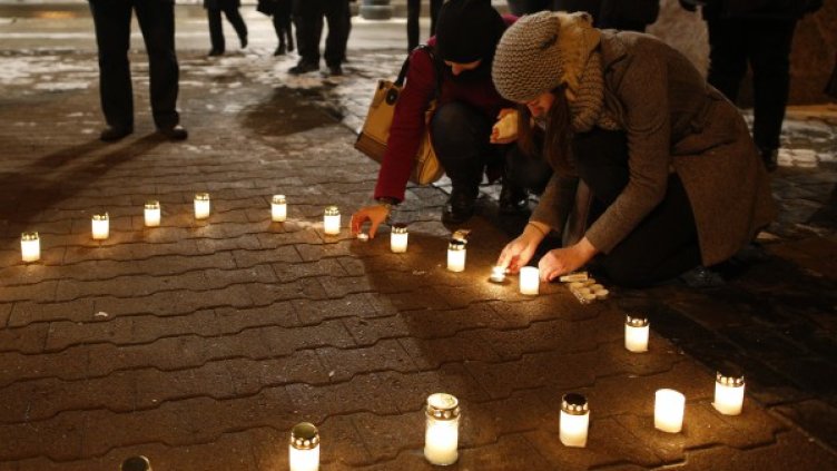 Жители на Вилнюс почитат жертвите в Украйна. Снимка БТА