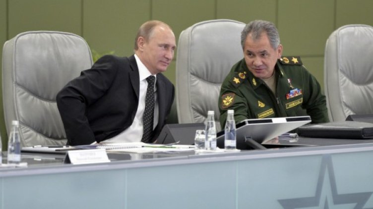 Владимир Путин и Сергей Шойгу. Снимка: архив, Reuters