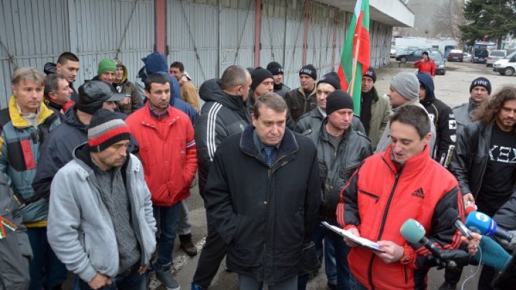 Протестът на огнеборците във Варна. Снимка: БТА