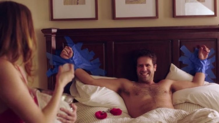 Марка кондоми се рекламира с пародия на "50 нюанса сиво"