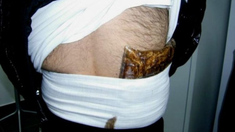 Мъжът с хероина, задържан на "Капитан Андреево". Снимка Агенция "Митници"