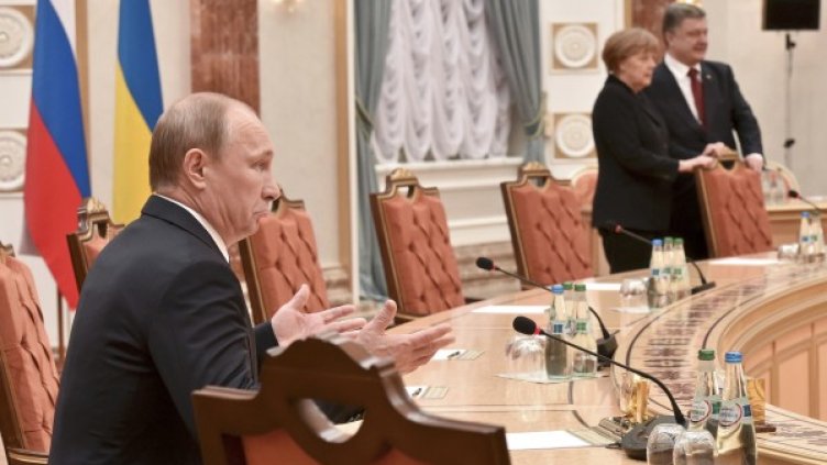 Путин в Минск. На кадъра са още Меркел и Порошенко. Снимка: Ройтерс