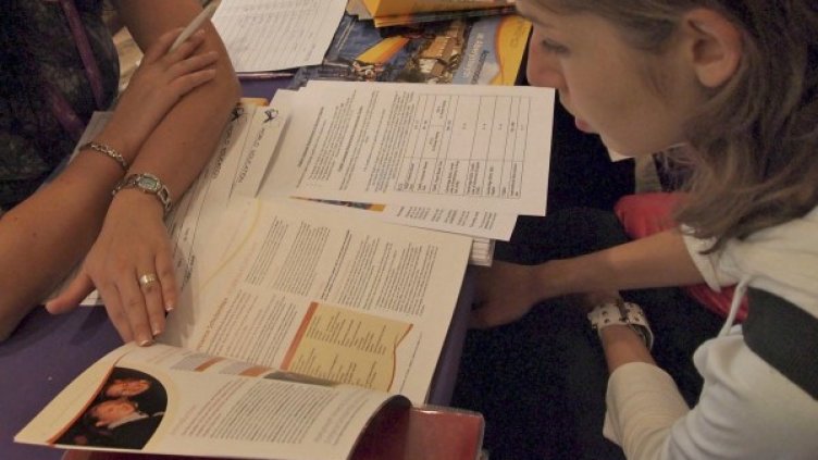 Топвузове пресяват студентите ни през Фейсбук 