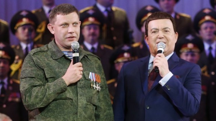 Йосиф Кобзон /дясно/ и Александър Захарченко, лидер на самопровъзгласилата се ДНР. Снимка: архив, Reuters