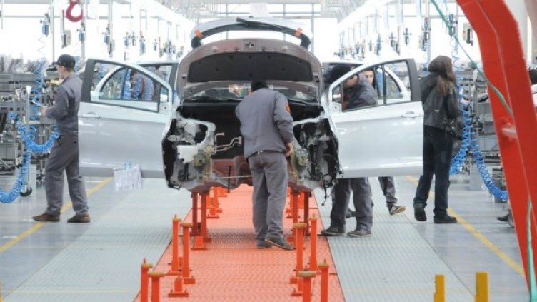 Автомобилният завод в Ловеч е един от малкото големи проекти в страната. Снимка: Automedia.bg