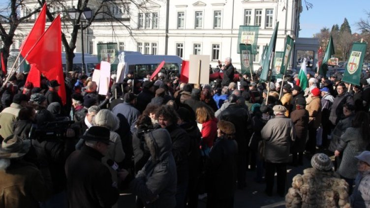 Протестът пред НС. Снимка: "Атака"