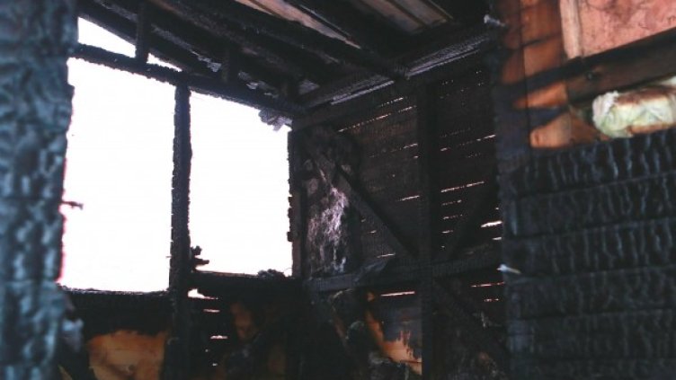 Опожареният трансформатор на писта "Чалин валог". Снимка: Булфото