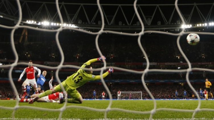 Голът на Бербатов за Монако срещу Арсенал. Снимка: Ройтерс