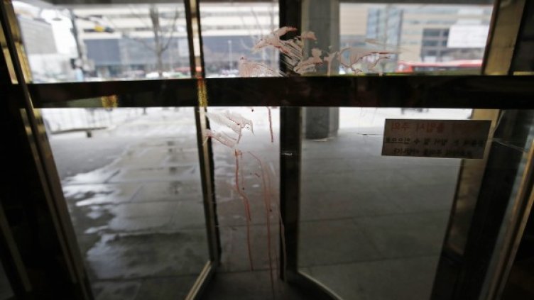 Кръвта още си личи след инцидента. Снимка: Reuters