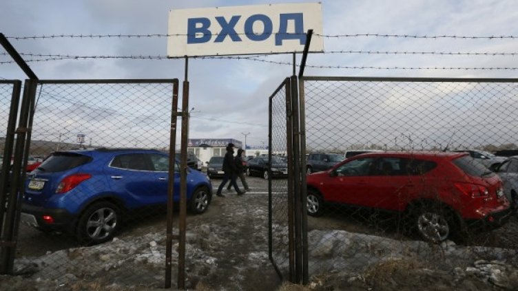 Автосалон в Красноярск, Сибир. Снимка: Ройтерс