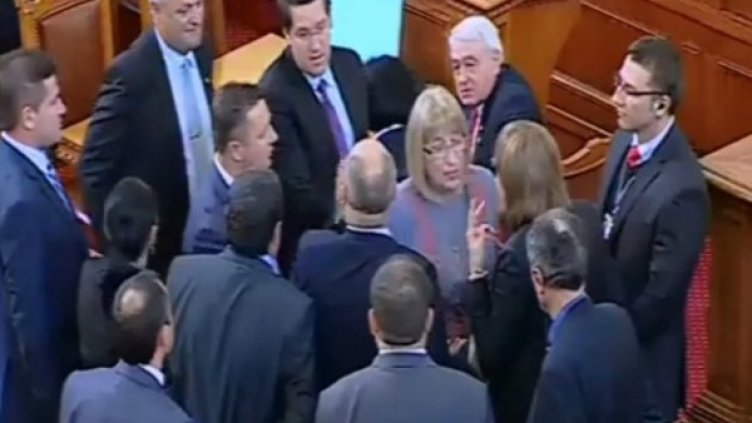 Сблъсъкът межу Цачева и Георгиева Снимка: YouTube