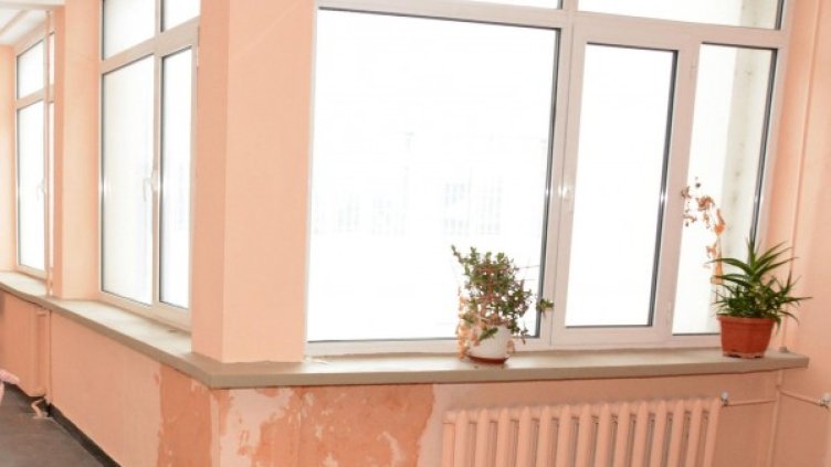 Ремонтираната сграда на Националната гимназия за древни езици и култура в столичния квартал "Модерно предградие". Снимка: Булфото, архив